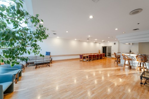 34-3960 Canada Way, Burnaby, BC - Indoor