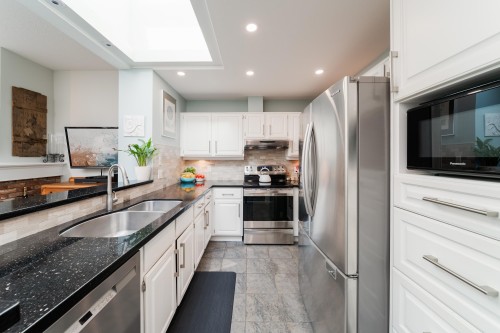 34-3960 Canada Way, Burnaby, BC - Indoor Photo Showing Kitchen With Double Sink