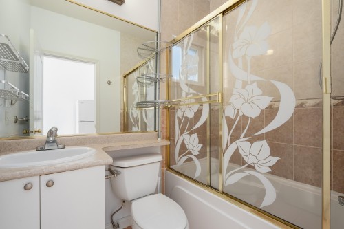 2170 28Th Avenue E, Vancouver, BC - Indoor Photo Showing Bathroom