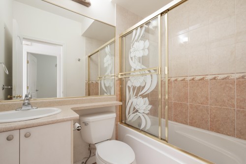 2170 28Th Avenue E, Vancouver, BC - Indoor Photo Showing Bathroom