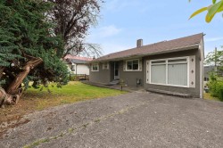 4561 Nanaimo Street  Vancouver, BC V5N 5J5