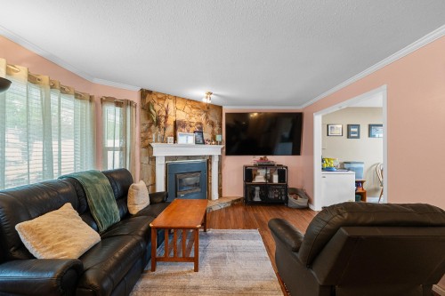 22760 Balabanian Circle, Maple Ridge, BC - Indoor Photo Showing Living Room With Fireplace