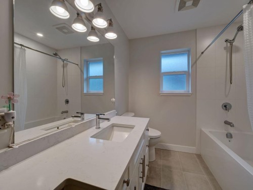 1028 Celia Crescent, Gibsons, BC - Indoor Photo Showing Bathroom