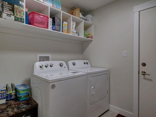 1028 Celia Crescent, Gibsons, BC - Indoor Photo Showing Laundry Room