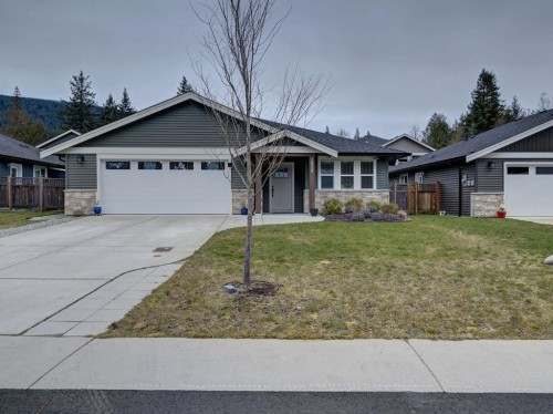 1028 Celia Crescent, Gibsons, BC - Outdoor With Facade