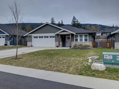 1028 Celia Crescent, Gibsons, BC - Outdoor With Facade
