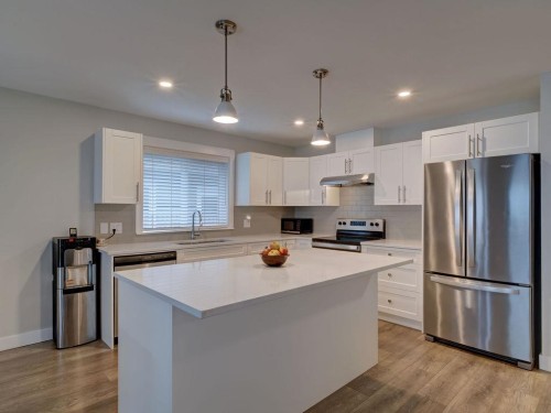 1028 Celia Crescent, Gibsons, BC - Indoor Photo Showing Kitchen With Stainless Steel Kitchen With Upgraded Kitchen