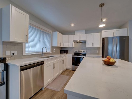 1028 Celia Crescent, Gibsons, BC - Indoor Photo Showing Kitchen With Stainless Steel Kitchen With Double Sink With Upgraded Kitchen