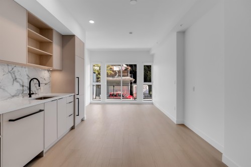 2XX-422 3rd Street E, North Vancouver, BC V7L 0K1 2
