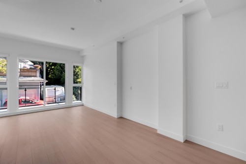 2XX-422 3rd Street E, North Vancouver, BC V7L 0K1 3