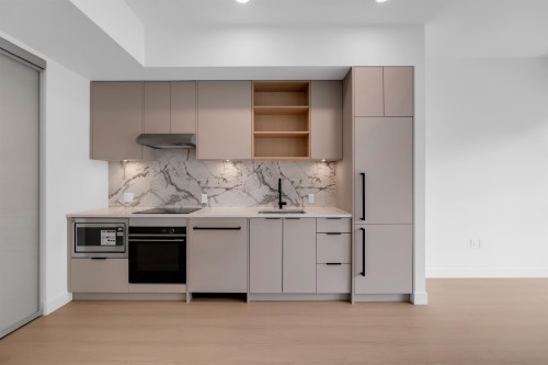 2XX-422 3rd Street E, North Vancouver, BC V7L 0K1 4