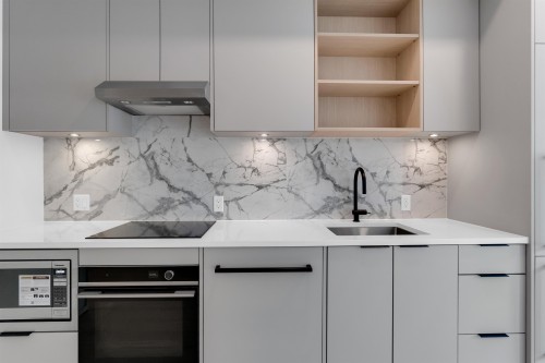 2XX-422 3rd Street E, North Vancouver, BC V7L 0K1 5