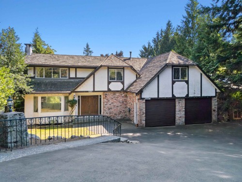 525 Braemar Road E North Vancouver, BC V7N 4C4