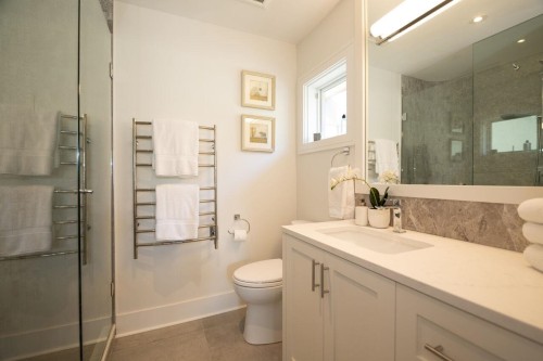 1989 13Th Avenue W, Vancouver, BC - Indoor Photo Showing Bathroom
