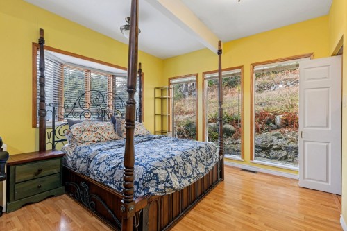 556 Ballantree Road, West Vancouver, BC - Indoor Photo Showing Bedroom