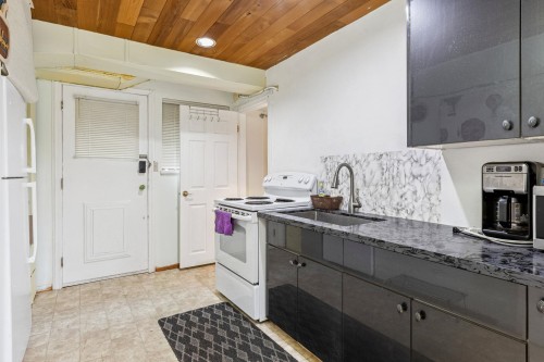 556 Ballantree Road, West Vancouver, BC - Indoor Photo Showing Kitchen