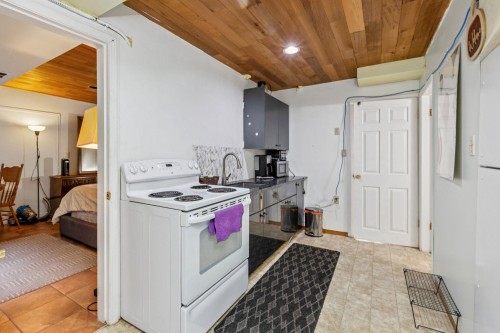 556 Ballantree Road, West Vancouver, BC - Indoor Photo Showing Kitchen