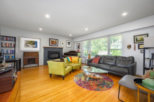 3342 Fromme Road, North Vancouver, BC - Indoor Photo Showing Living Room With Fireplace