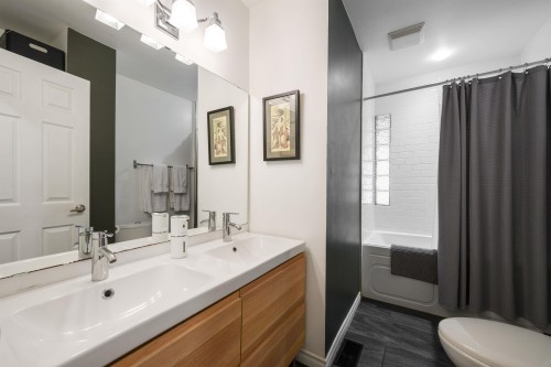 3342 Fromme Road, North Vancouver, BC - Indoor Photo Showing Bathroom