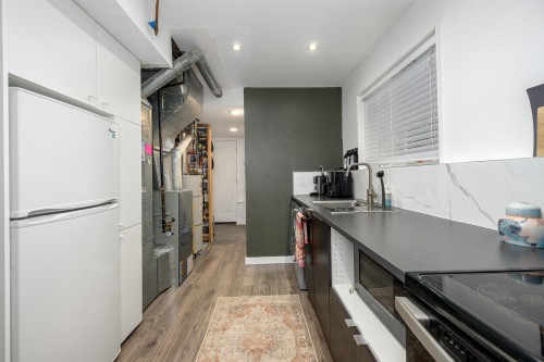 3342 Fromme Road, North Vancouver, BC - Indoor Photo Showing Kitchen With Double Sink