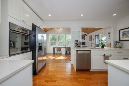 3342 Fromme Road, North Vancouver, BC - Indoor Photo Showing Kitchen