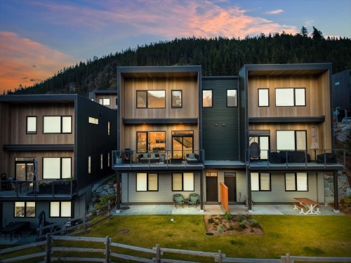 39249 Stellar Drive, Squamish, BC - Outdoor With Facade