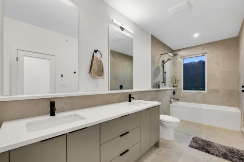39249 Stellar Drive, Squamish, BC - Indoor Photo Showing Bathroom