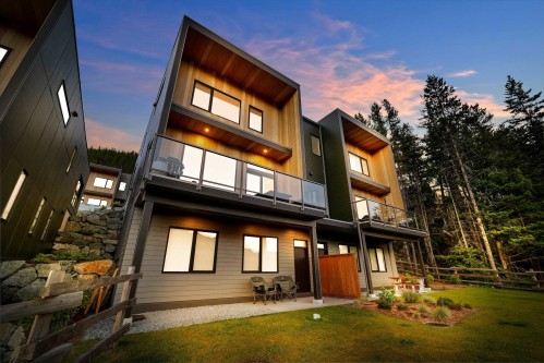 39249 Stellar Drive, Squamish, BC - Outdoor