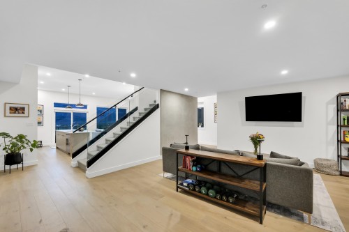 39249 Stellar Drive, Squamish, BC - Indoor