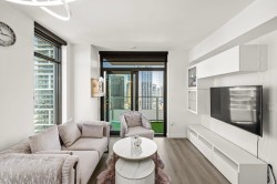 2404-6608 Sussex Avenue Burnaby, BC V5H 0M3