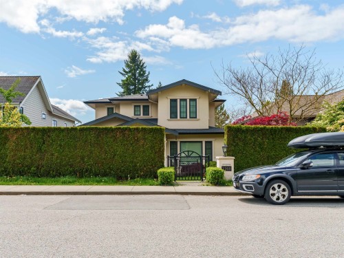 1260 Kings Avenue  West Vancouver, BC V7T 2C4
