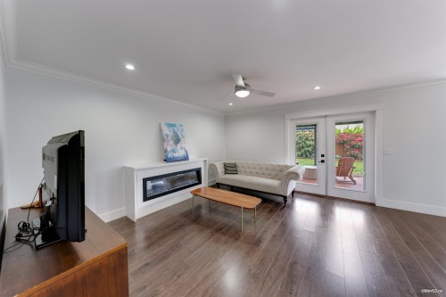 6288 Crescent Place, Delta, BC - Indoor Photo Showing Living Room