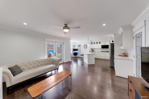 6288 Crescent Place, Delta, BC - Indoor Photo Showing Living Room