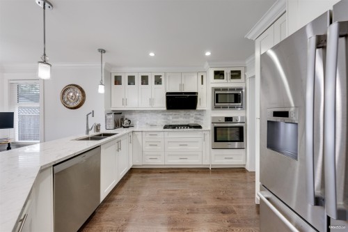 6288 Crescent Place, Delta, BC - Indoor Photo Showing Kitchen With Upgraded Kitchen