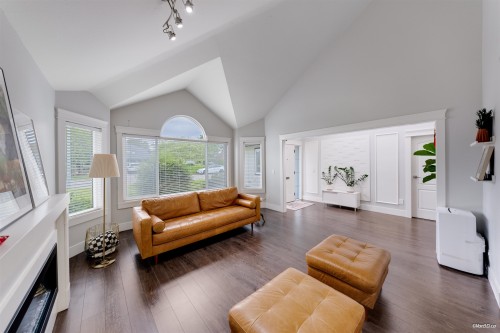 6288 Crescent Place, Delta, BC - Indoor Photo Showing Living Room With Fireplace