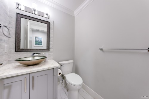 6288 Crescent Place, Delta, BC - Indoor Photo Showing Laundry Room