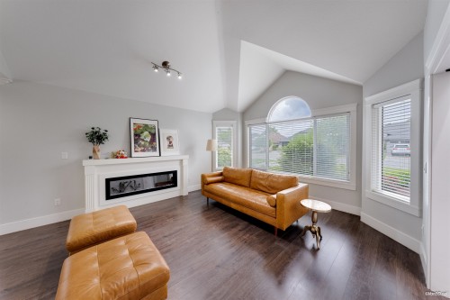 6288 Crescent Place, Delta, BC - Indoor Photo Showing Living Room With Fireplace