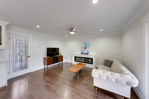 6288 Crescent Place, Delta, BC - Indoor Photo Showing Living Room With Fireplace