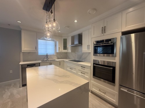 59 Falaise Place, Vancouver, BC - Indoor Photo Showing Kitchen With Upgraded Kitchen