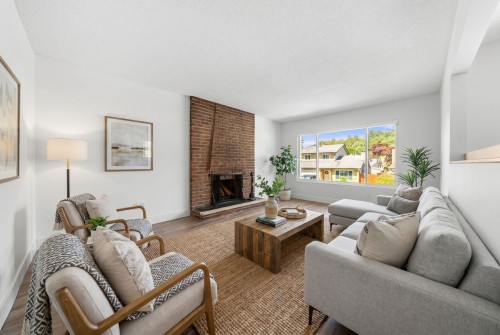 1231 River Drive, Coquitlam, BC - Indoor Photo Showing Living Room With Fireplace
