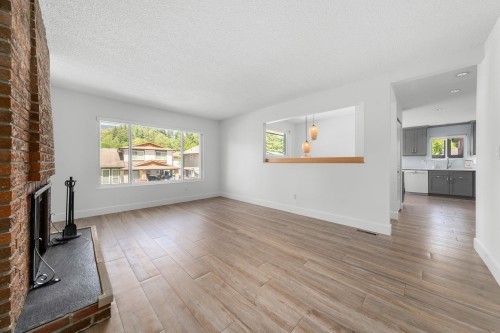 1231 River Drive, Coquitlam, BC - Indoor Photo Showing Living Room With Fireplace