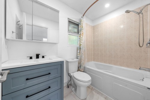 1231 River Drive, Coquitlam, BC - Indoor Photo Showing Bathroom