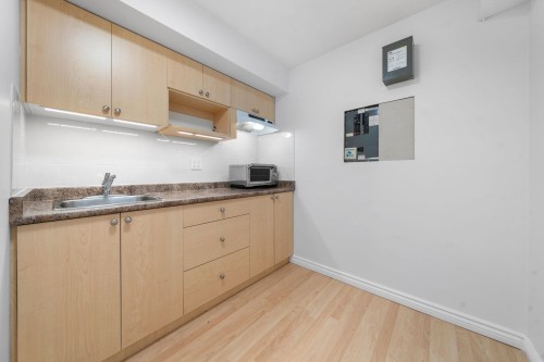 1231 River Drive, Coquitlam, BC - Indoor Photo Showing Kitchen
