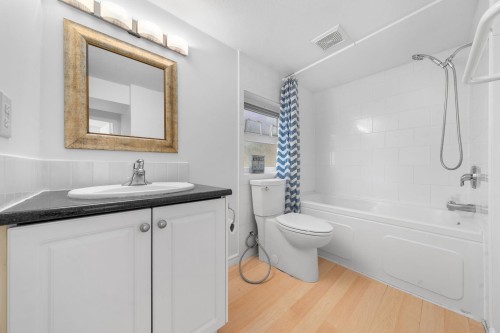 1231 River Drive, Coquitlam, BC - Indoor Photo Showing Bathroom