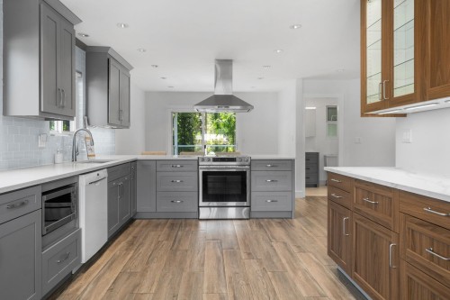 1231 River Drive, Coquitlam, BC - Indoor Photo Showing Kitchen With Upgraded Kitchen