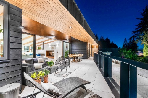 3823 Bayridge Avenue, West Vancouver, BC - Outdoor With Exterior