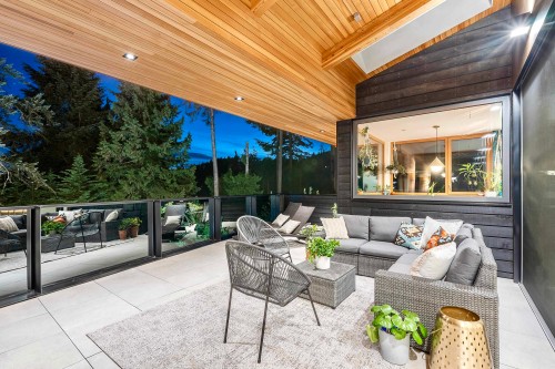 3823 Bayridge Avenue, West Vancouver, BC - Outdoor With Deck Patio Veranda With Exterior