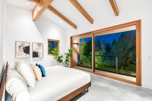 3823 Bayridge Avenue, West Vancouver, BC - Indoor Photo Showing Bedroom
