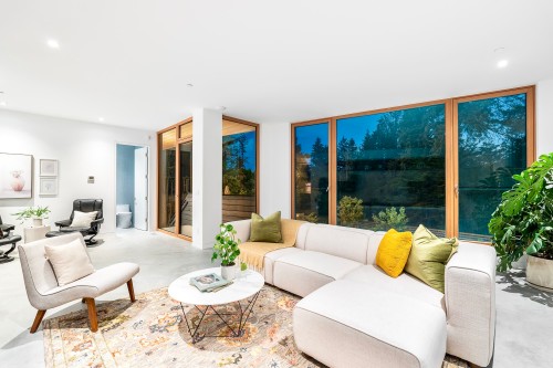 3823 Bayridge Avenue, West Vancouver, BC - Indoor Photo Showing Living Room