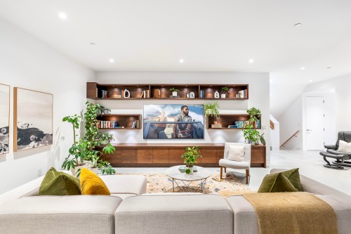3823 Bayridge Avenue, West Vancouver, BC - Indoor Photo Showing Living Room